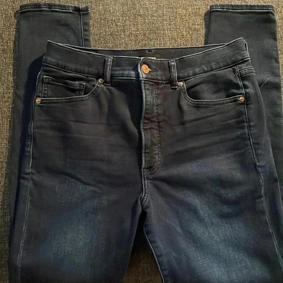 Size 10 Dark wash Express Skinny jeans - Picture 3 of 7